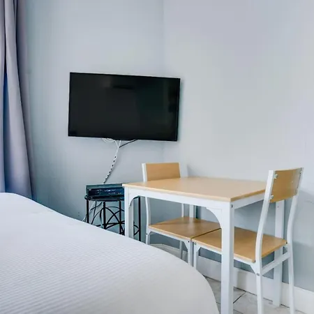 Stylish Studio Steps From South Beach, Sleeps 4